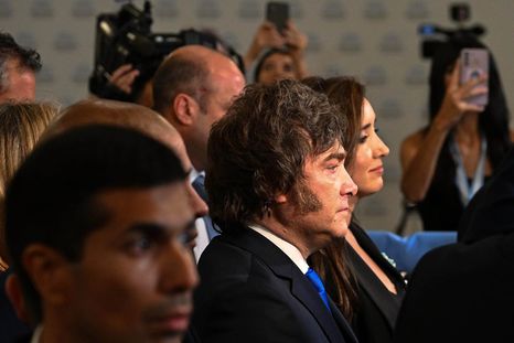 Las invitaciones las cursa la Secretaría General a través de Ceremonial. Le llegó a otros senadores, pero no a la presidenta del Senado, explicaron. Las invitaciones las cursa la Secretaría General a través de Ceremonial. Le llegó a otros senadores, pero no a la presidenta del Senado, explicaron.