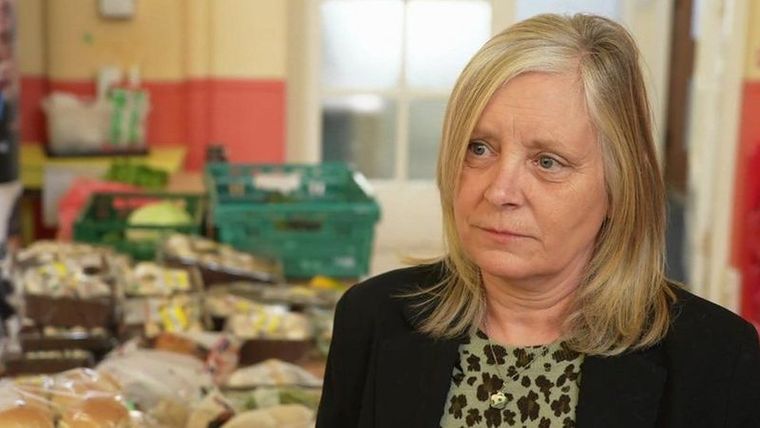 Antes, un puñado de personas se acercaba a buscar alimentos. Ahora son 25 o 30, dice Doggett.