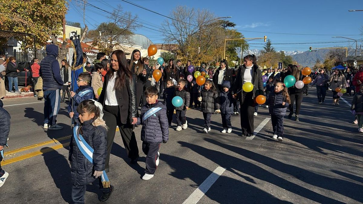 Fotos y videos: así vivió Luján de Cuyo el desfile por un nuevo aniversario