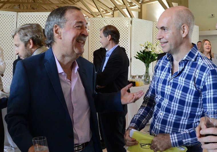 Juan Schiaretti y Horacio Rodríguez Larreta en el centro de una negociación que tiene a Mauricio Macri también como protagonista