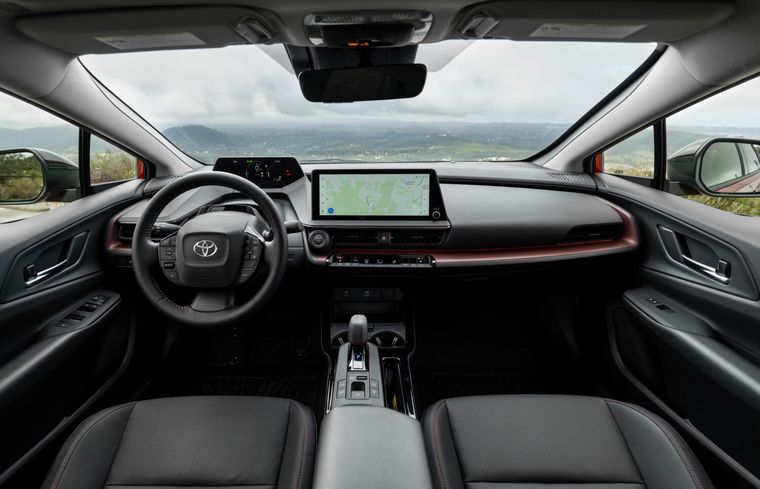 Toyota Prius PHEV 2025