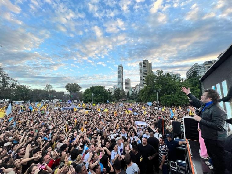 Milei, ante una multitud en Rosario Foto: Prensa Javier Milei