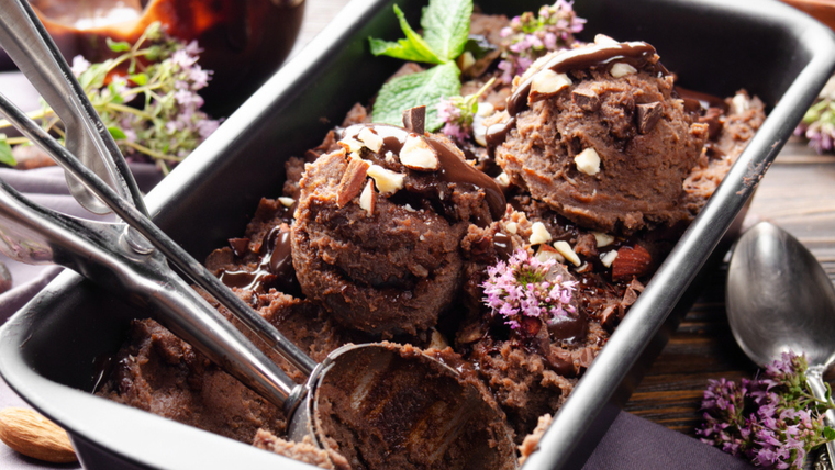 Las almendras aportan vitamina E y grasas saludables, por eso este helado es más nutritivo que otros sabores clásicos. Las almendras aportan vitamina E y grasas saludables, por eso este helado es más nutritivo que otros sabores clásicos.