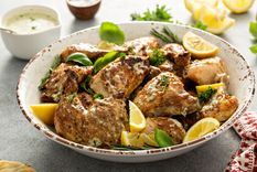 Pollo al limón Una receta simple y deliciosa para hacer en pocos pasos. Foto: Shutterstock
