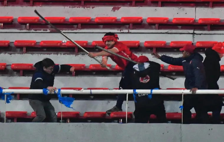 La violencia en el estadio de Independiente. La violencia en el estadio de Independiente.