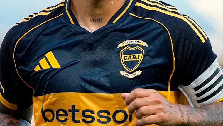 Boca luce un escudo distinto en redes sociales.