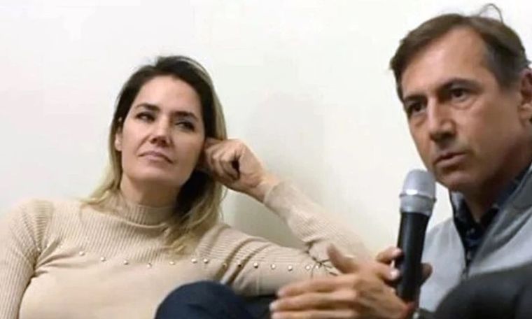 Carolina Losada contó qué le pidió a Luis Naidenoff para casarse con él. La periodista y senadora habló de su relación con el senador.