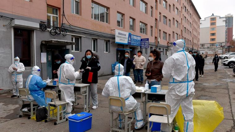 La ciudad realiza continuas pruebas a los habitantes. Foto: Cnn.