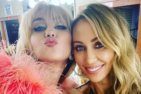 La mamá de Miley Cyrus luce espectacular en su boda con Dominic Purcell Foto: Miley Cyrus / Instagram