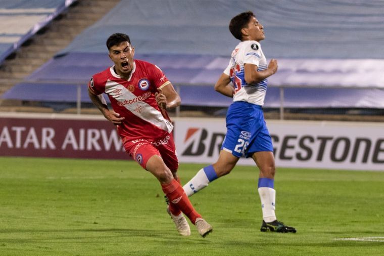 Gabriel Florentín festeja el primer gol de Argentinos Juniors. Foto: Conmebol Libertadores