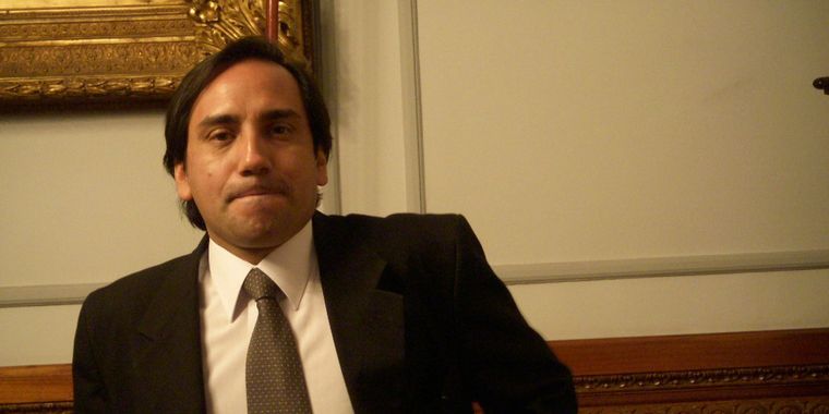 Juan Montilla, secretario privado, en el salón gris del Senado. Foto: Mauricio Runno