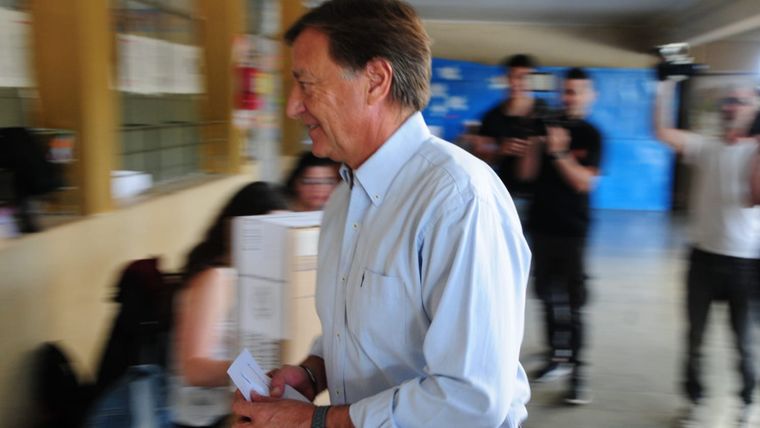 Suarez felicitó a Milei este domingo por la noche Foto: ALF PONCE MERCADO / MDZ