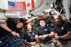 La tripulación de la misión Artemis II habló desde el espacio con los medios de comunicación, sus familias e incluso con el presidente Donald Trump.