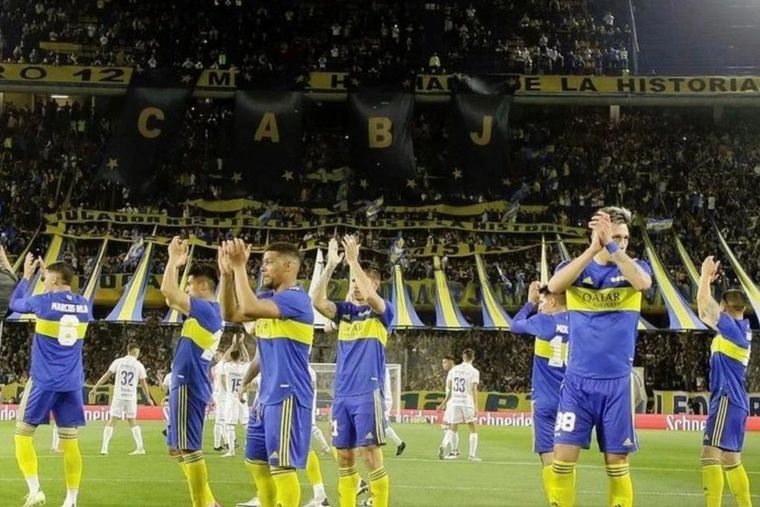 Boca vive momentos de tensión y un entrenador se postuló con una peculiar cláusula.