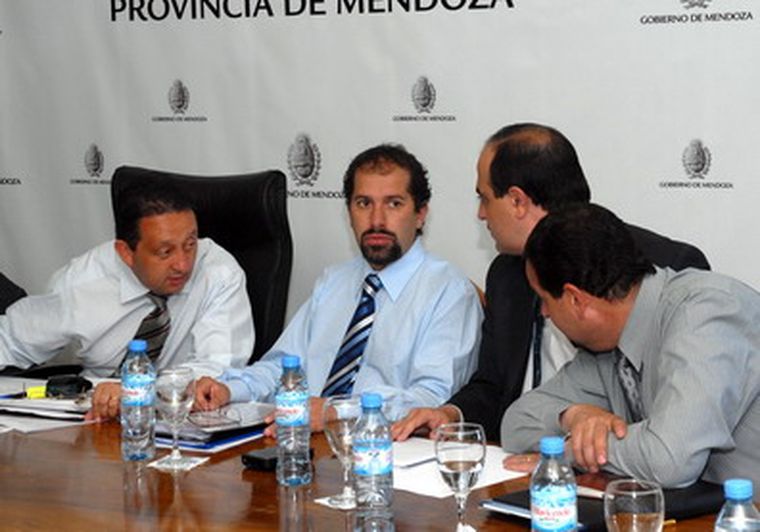 Cazabán (al centro) quiere amigar al PJ con Jaque. Foto: Gentileza Prensa Gobernación