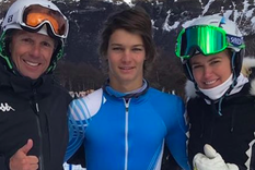 Tiziano Gravier junto a sus padres.