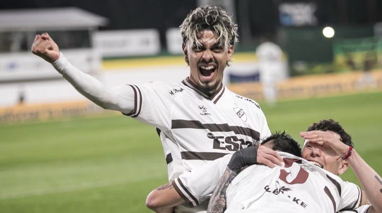 Talleres cerró la incorporación de Ronaldo Martínez, delantero de la Selección de ParaguayRonaldo Martínez fue campeón y goleador en Platense. Talleres cerró la incorporación de Ronaldo Martínez, delantero de la Selección de ParaguayRonaldo Martínez fue campeón y goleador en Platense. 