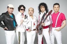 mira al imitador de freddie mercury que cautiva con sus kilos de mas mira al imitador de freddie mercury que cautiva con sus kilos de mas