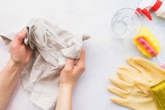 Cómo quitar una mancha de aceite en un abrir y cerrar de ojos Te dejamos un truco eficaz para eliminar las manchas. Foto: Freepik