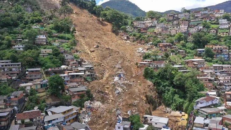 El lugar por donde cayó el rodado. Foto: AFP