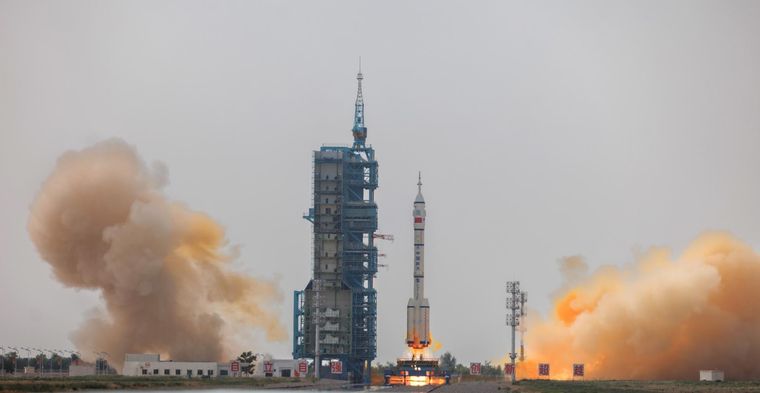 La misión china Shenzhou-16, con destino a la estación espacial Foto: EFE