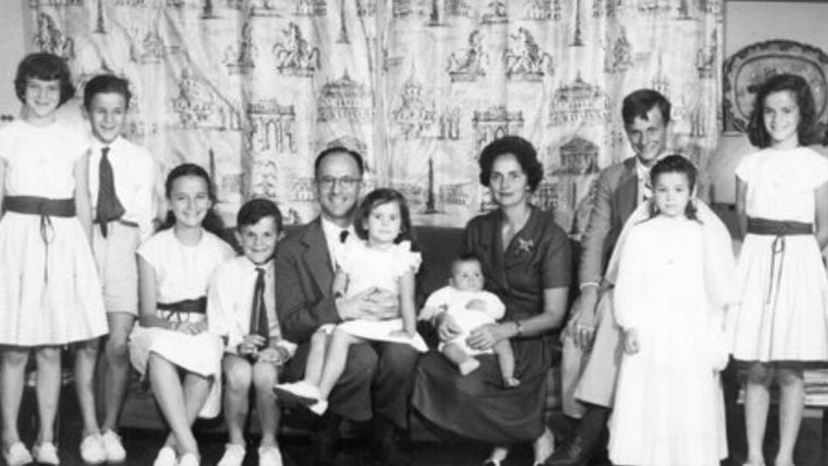 Enrique Shaw, su esposa Cecilia y sus 9 hijos. Foto: ACDE