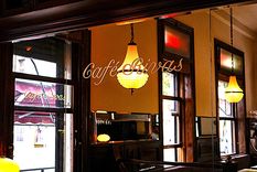 Café Rivas está en el corazón de San Telmo con una propuesta renovada de la cocina argentina.