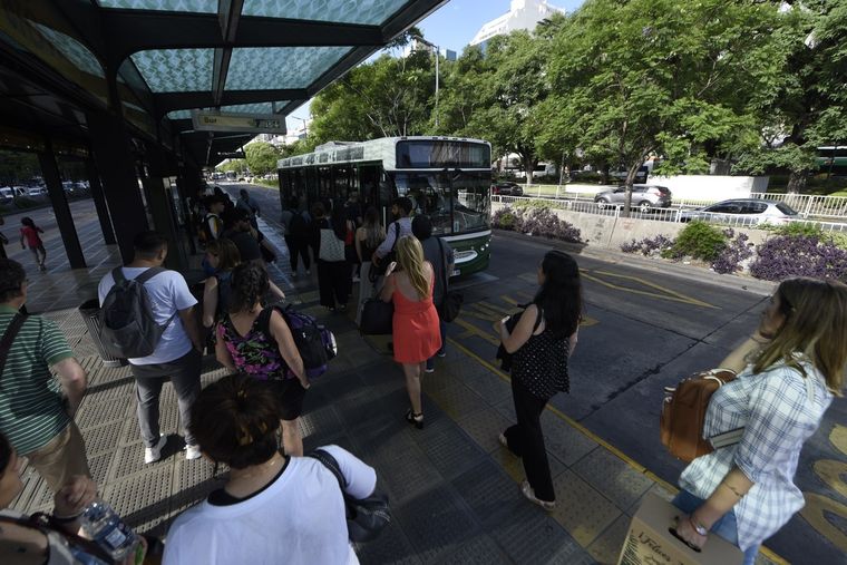 Colectivos Un nuevo paro de colectivos se anunció para la medianoche Foto: Juan Mateo Aberastain Zubimendi