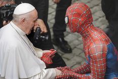 Francisco estuvo con Spiderman e intercambiaron obsequios