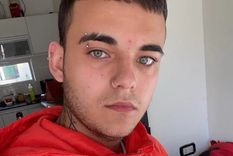 El joven fue hallado por su madre, quien lo encontró maniatado y severamente golpeado