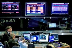 El índice Merval de la Bolsa de Valores porteña avanza 0,83% el dólar blue baja y los financieros tienden a la baja.