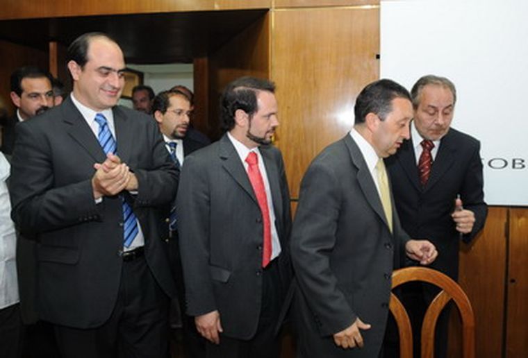 Adaro, con Jaque y funcionarios. Foto: Gerardo Gómez /MDZ