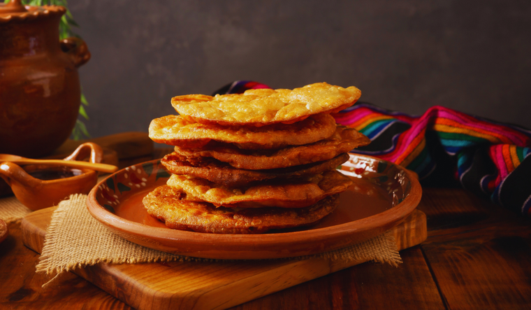 Cada familia adapta la receta según su región, manteniendo siempre su esencia tradicional. Cada familia adapta la receta según su región, manteniendo siempre su esencia tradicional.