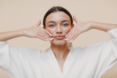 El yoga facial propone cuidar el rostro desde la conciencia y la constancia, con efectos que trascienden lo meramente cosmético.