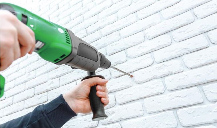 Este es el truco viral para poder taladrar una pared sin ensuciar nada. Foto: Freepik