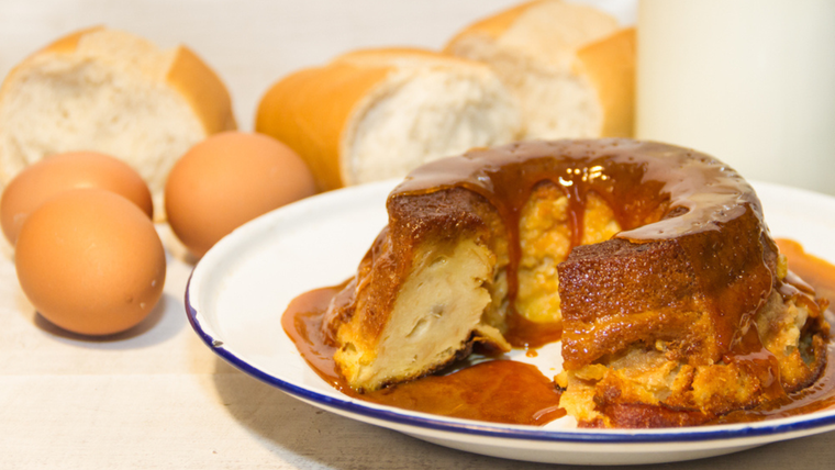 Receta de budín de pan con dulce de leche al estilo tradicional de abuela.