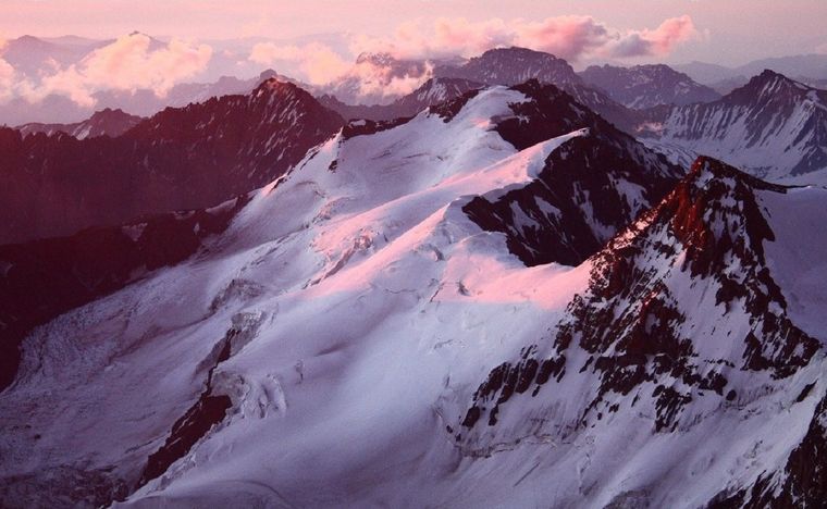 El Congreso debate la Ley de Glaciares y los datos revelan cuánto depende Mendoza del sistema glaciar.