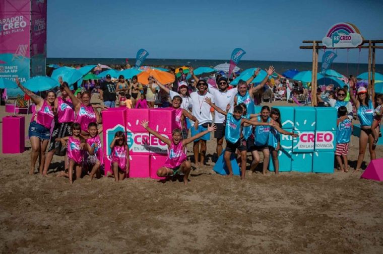 La provincia de Buenos Aires hará una millonaria compra de merchandising playero. Foto: Gobierno de la provincia de Buenos Aires