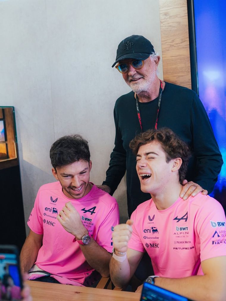 Alpine publicó una serie de fotos tras la tensa escena entre Colapinto y Briatore en Drive to Survive. Alpine publicó una serie de fotos tras la tensa escena entre Colapinto y Briatore en Drive to Survive.