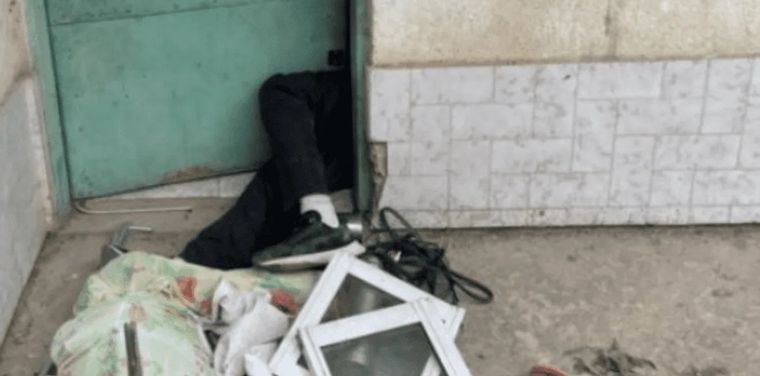 Entró a robar en una casa y se le cayó un ropero Foto: Captura de pantalla