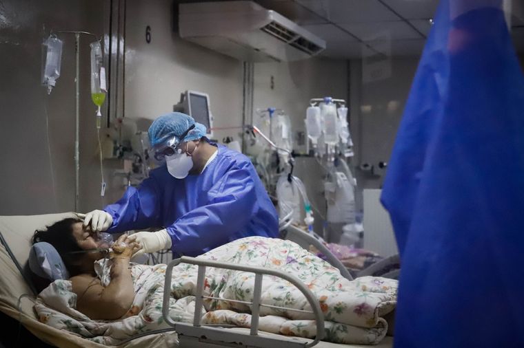 Analizan casos graves de coronavirus para determinar qué factores genéticos tienen en común esas personas. Foto: Agencia EFE