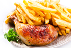 Pollo al horno y papas fritas: una combinación irresistible Foto: Shutterstock