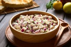 Disfruta de un delicioso ceviche de atún y verduras Foto: Shutterstock