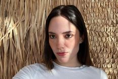 América Fernández causó sensación con un revelador micro bikini rosado.