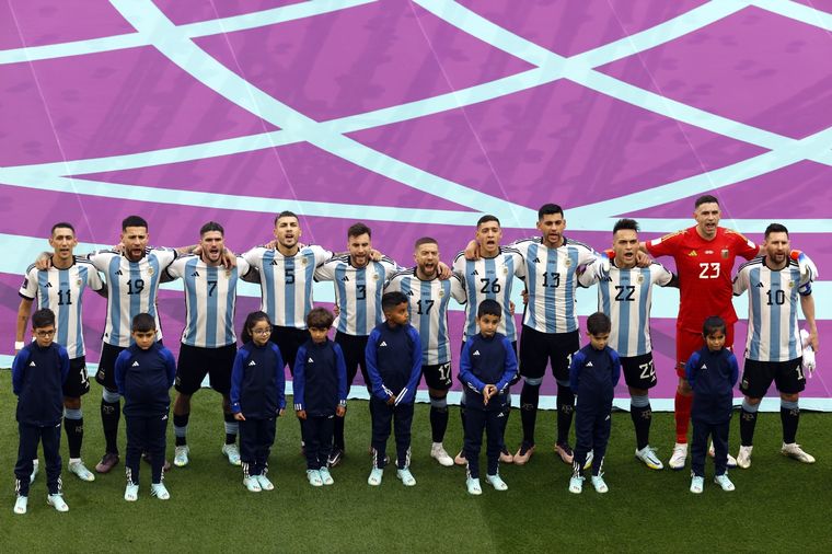 Los jugadores de la Selección entonando el Himno Nacional en el Mundial de Qatar. Foto: EFE