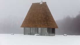 Pequeñas casas de 50 m2 ofrecen una reinterpretación contemporánea de la tradicional mazanka ucraniana. Pequeñas casas de 50 m2 ofrecen una reinterpretación contemporánea de la tradicional mazanka ucraniana.
