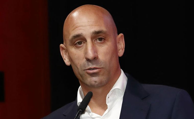 Rubiales fue sancionado y no podrá ejercer actividades relacionadas con el fútbol por los próximos tres años. Foto: EFE