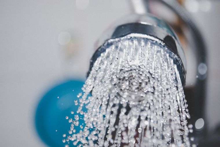 Foto: Real Homes - https://www.realhomes.com/advice/how-to-clean-a-shower-head