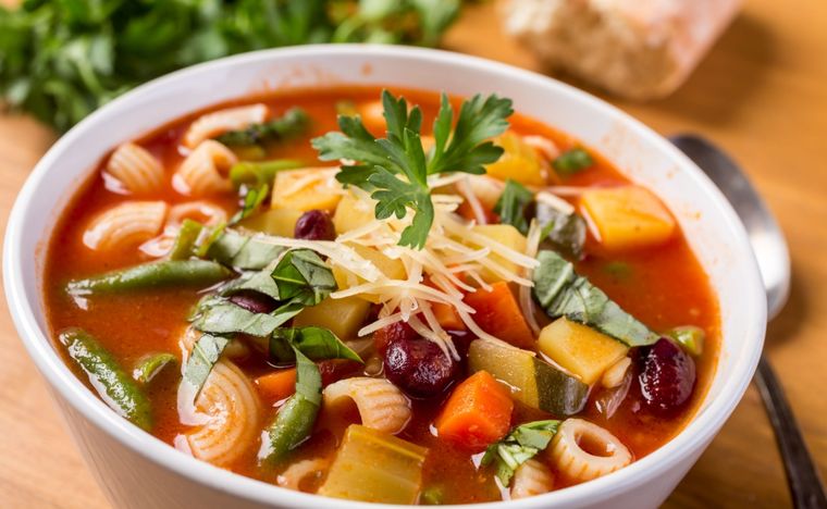 Sopa minestrone Una receta simple y en pocos pasos de sopa minestrone para hacer en tu casa. Foto: Shutterstock