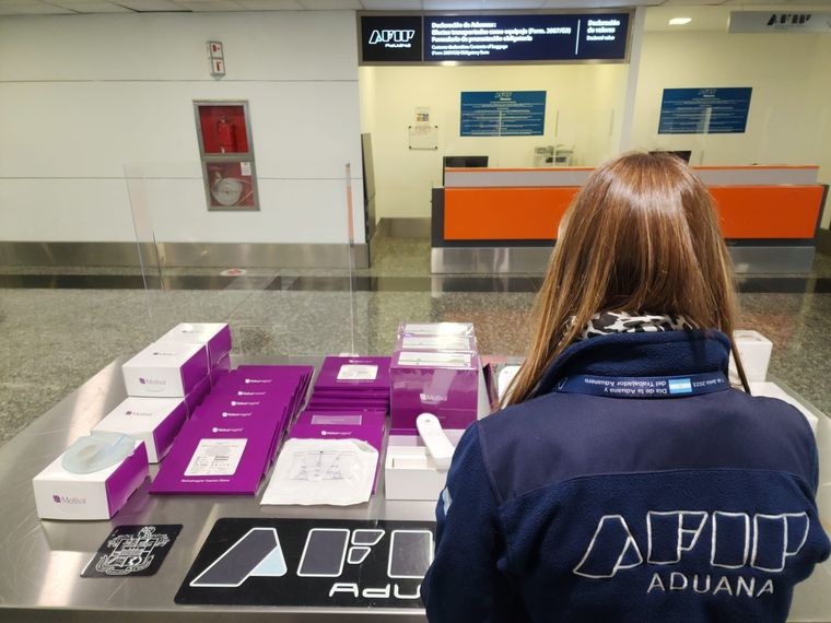 La Aduana evitó el ingreso al país de un riesgoso insumo. Foto: Aduana
